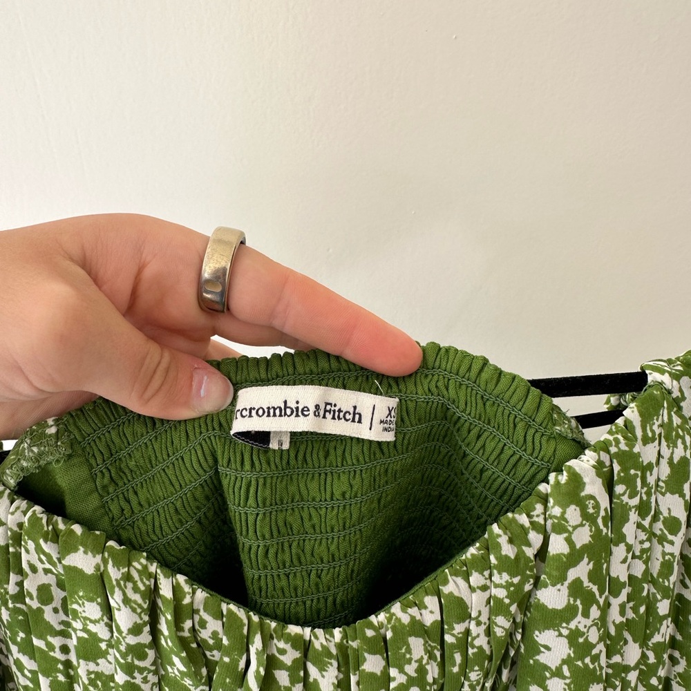 Abercrombie & Fitch Green and White Smocked Puff Sleeve Mini Dress - Picture 3 of 3